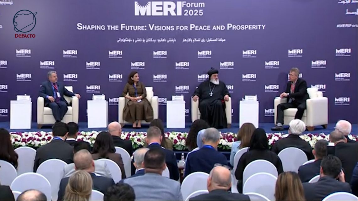 ديفاكتو تقدم رؤيتها للحوكمة والمفاوضات في سوريا خلال منتدى ميري في أربيل
