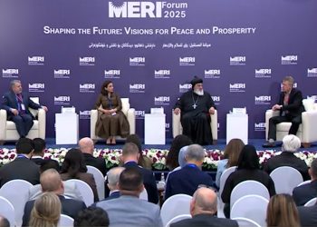 ديفاكتو تقدم رؤيتها للحوكمة والمفاوضات في سوريا خلال منتدى ميري في أربيل