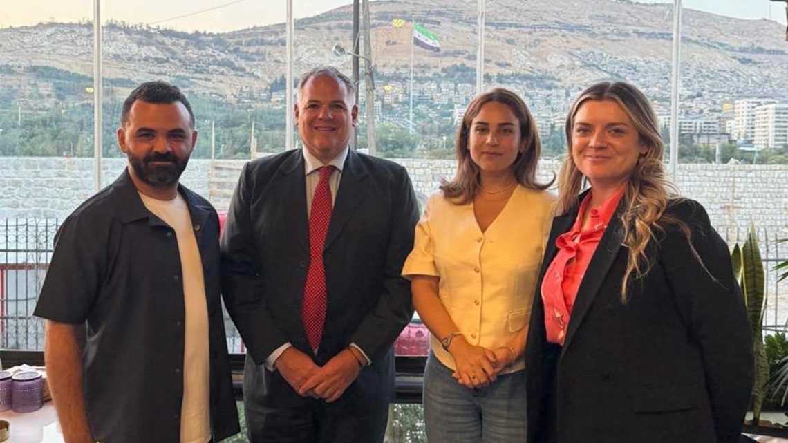 ديفاكتو تلتقي الممثل الخاص لبريطانيا في دمشق